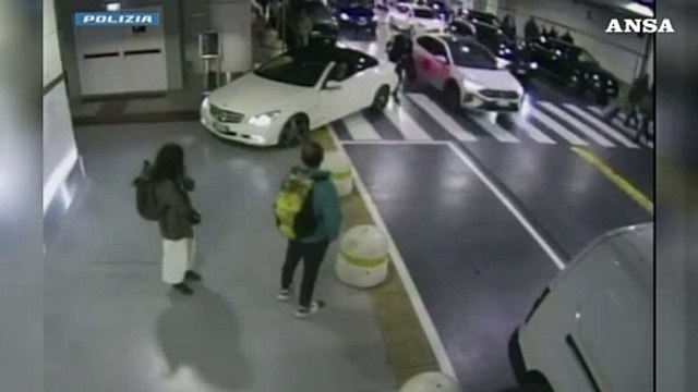 Bologna, investe guardia giurata che lo rimprovera: arrestato