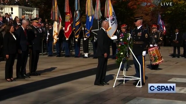 Biden kameralar önünde yönünü şaşırdı