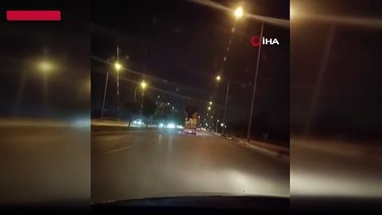 Aşırı yükle seyreden kamyonet trafiği tehlikeye attı