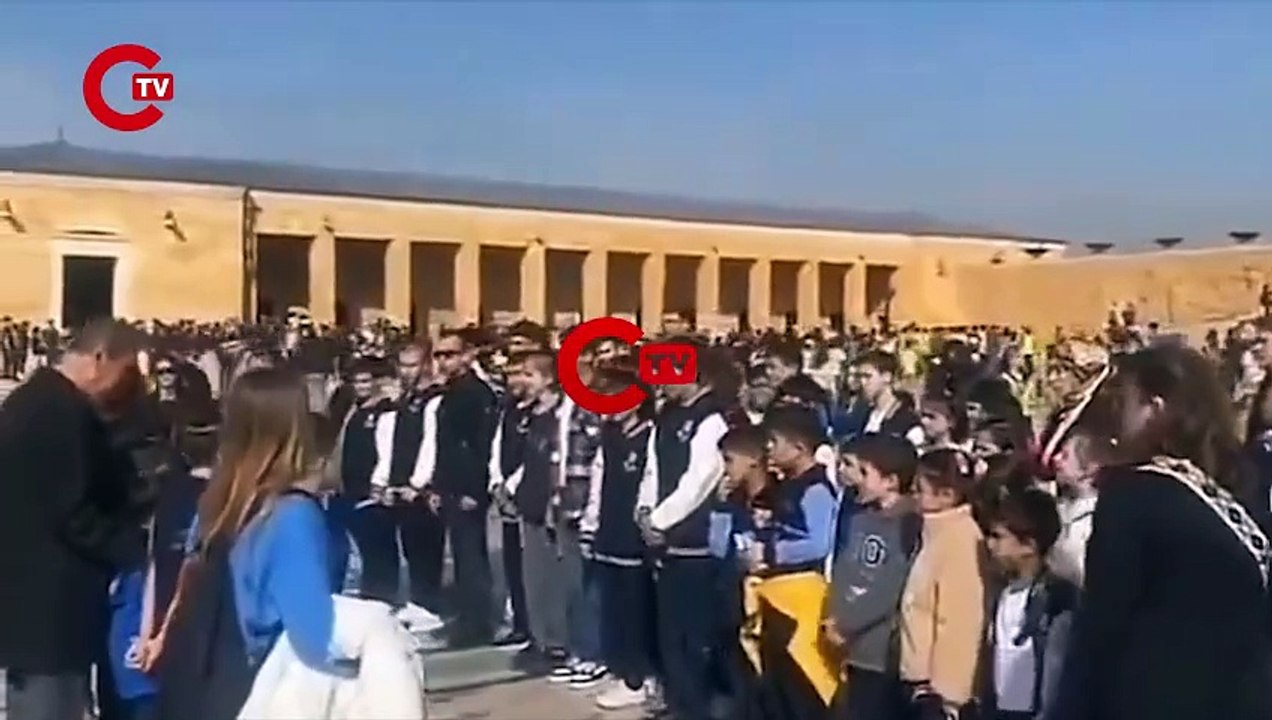 Anıtkabir'de 'Andımız'ı okuyan çocuklara müdahale 'Ne hakla… Siz kimsiniz'
