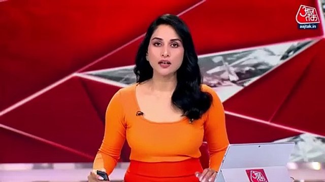 Girl climbs up on poll in PM Modi's rally in Secundrabad