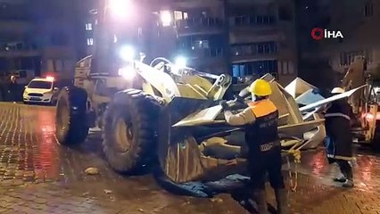 Çatısı uçan okula belediye ekiplerinden anında müdahale