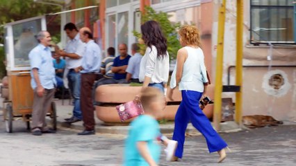 No te vayas sin mí - Capítulo 51: Yiğit enfrenta una crisis tras un accidente que casi le cuesta a su esposa su vida 🚗