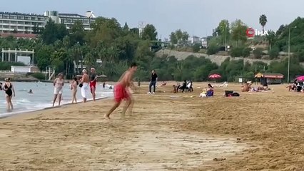 Alanya'da deniz üzerinde görünen hortum korkuttu