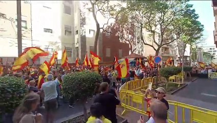 Concentración ante la sede del PSOE en Santa Cruz