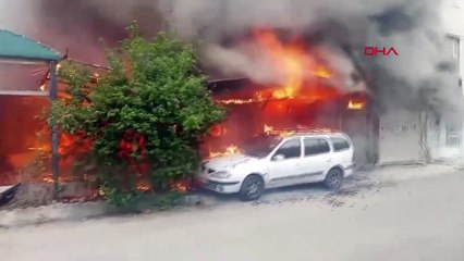 Antalya'da Restoran Yangınında Otomobil Yanarak Kullanılamaz Hale Geldi