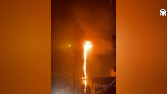 10 katlı binada çıkan yangına müdahale ediliyor