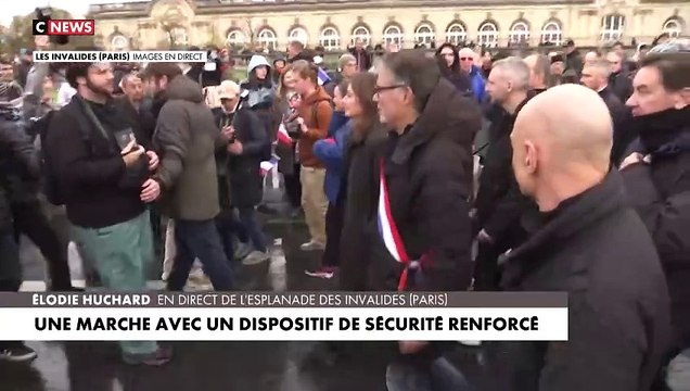 Marche contre l'antisémitisme: Regardez l'écologiste Marine Tondelier, le communiste Fabien Roussel et le socialiste Olivier Faure hués par une partie des participants en raison de leurs prises de position