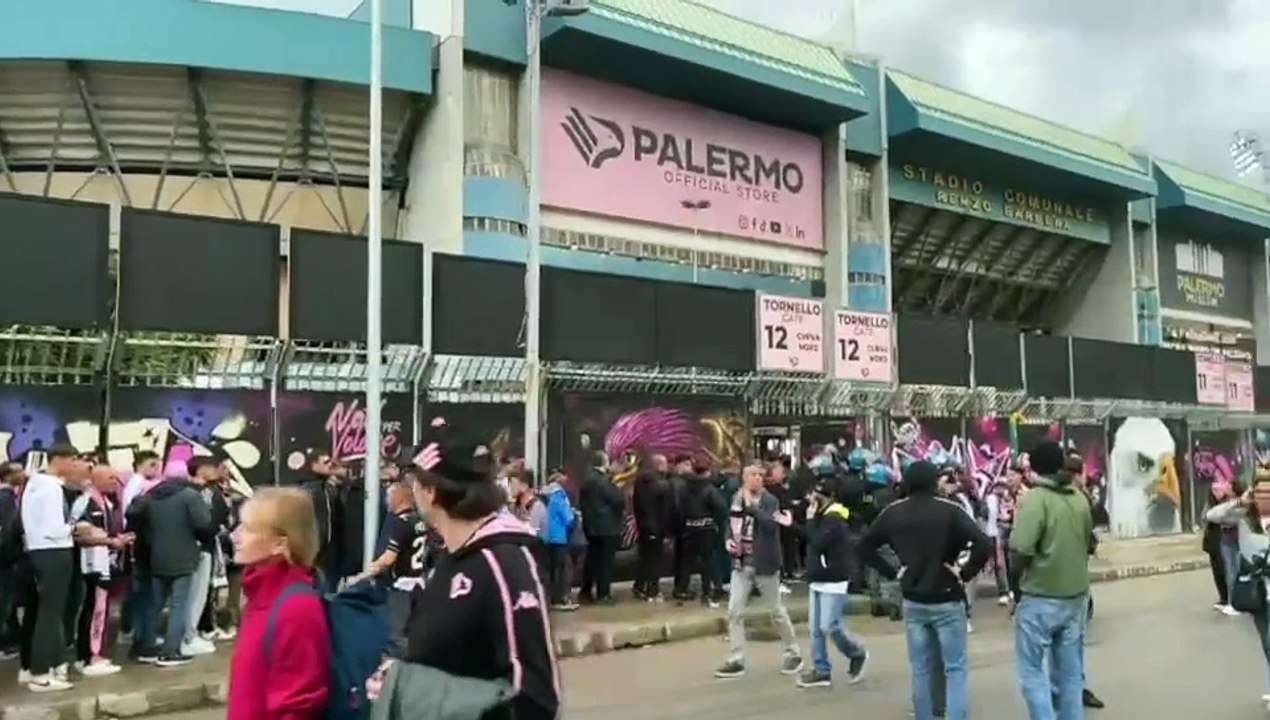 Video polizia dopo gli incidenti allo stadio