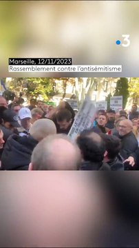 Marche contre l'antisémitisme - Le sénateur Reconquête Stéphane Ravier agressé physiquement à Marseille par 2 personnes, provoquant la colère de la foule - Regardez