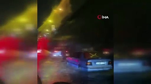 Bir anda bastıran dolu yağışı şehri birbirine kattı