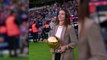 Aitana Bonmatí presenta el Balón de oro frente a su afición