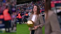 Aitana Bonmatí presenta el Balón de oro frente a su afición