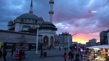Taksim'de gün batımı manzarası hayran bıraktı