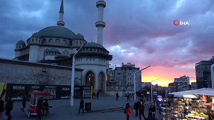 Taksim'de gün batımı manzarası hayran bıraktı