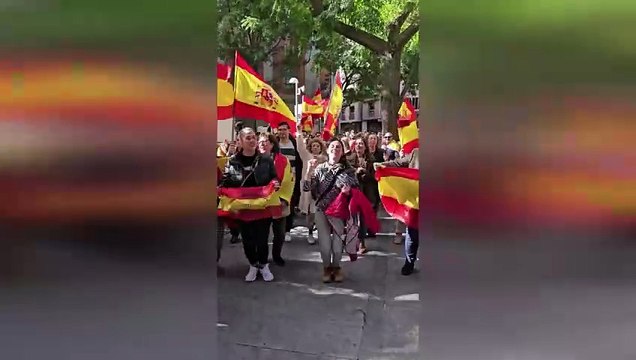 Un bote, dos botes, rojo el que no bote : momentos de la manifestación contra la amnistía en Ciudad Real