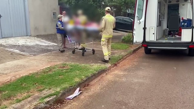 Adolescente bate a cabeça após cair em piso molhado no Santa Cruz