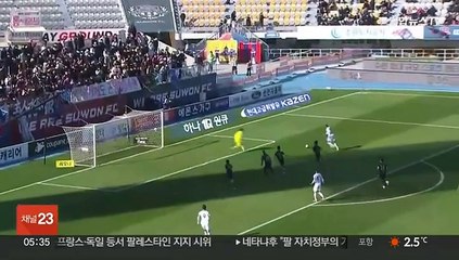 '우리는 포기하지 않는다' 10명이 싸운 수원, 극적인 승리