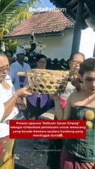 Prosesi upacara "Nebusin Sanan Empeg" sebagai simbolisasi penebusan untuk seseorang yang berada diantara saudara kandung yang meninggal dunia.