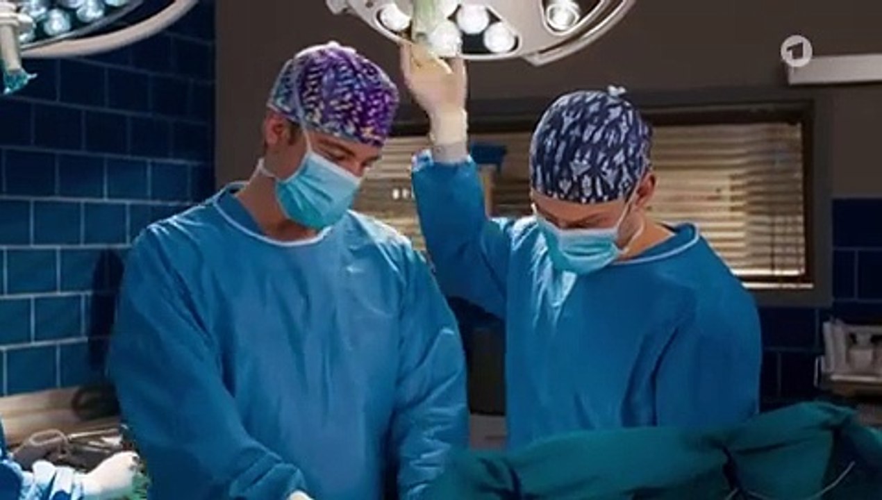 In aller Freundschaft - Die jungen Ärzte - Hals über Kopf (355)