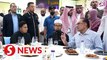 PM Anwar meets with umrah pilgrims and students over supper during Makkah trip