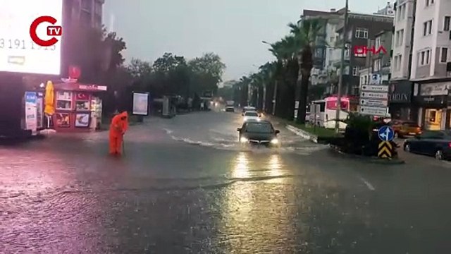 Çanakkale'de sağanak etkili oldu: Yollar suyla doldu!