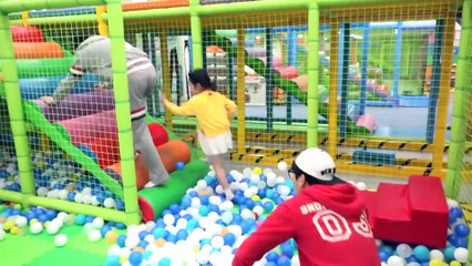 Si Boram bermain main dengan Modern Kitchen Toy Set