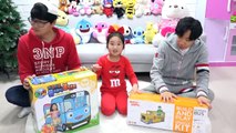 Si Boram Mencoba Mainan Permen Lollipop Surprise dan Permen Unik dan Lucu