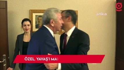 Télécharger la video: CHP Genel Başkanı Özgür Özel, Mansur Yavaş'ı CHP Genel Merkezi'ndeki makamında kabul etti