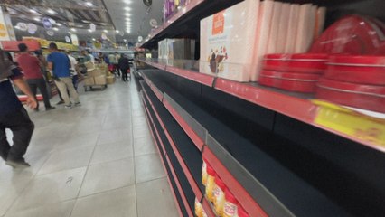 "Catastrophique" : les rayons du supermarché de Gaza vides