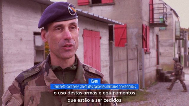 Soldados ucranianos aprendem novas táticas e a usar armas modernas na UE