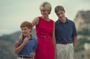 Elizabeth Debicki says the pressure and 'immense responsability' of playing Princess Diana 'woke us up in the night'