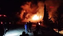 Antalya'da Plastik Fabrikasında Yangın Çıktı