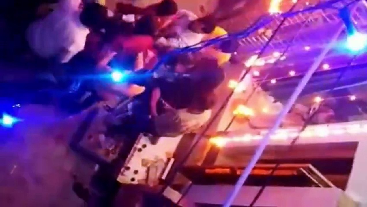Video: दिवाली की रात जमकर चले लाठी-डंडे, पटाखा फोड़ने के विवाद में फूटा सिर, देखें वीडियो