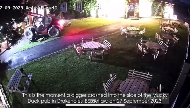 JCB telehandler deliberately rams Grade II-listed pub in Drakeholes