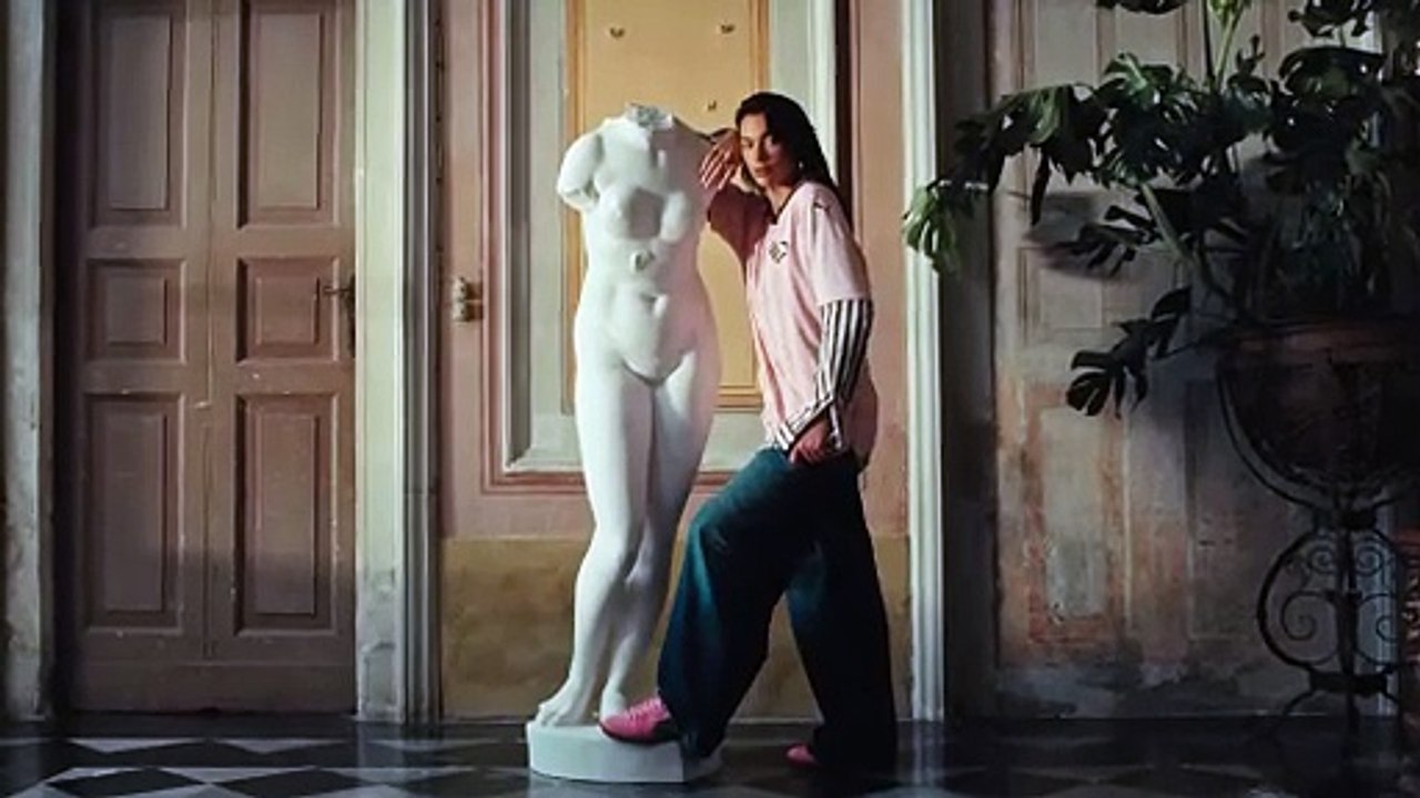 Dua Lipa wears Puma Palermo in pink