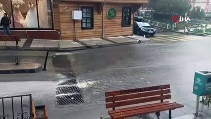 Tekirdağ’da yağış şiddetini artırdı: Yollarda su birikintileri oluştu