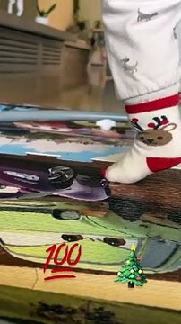 Ελένη Φουρέιρα: Φόρεσε χριστουγεννιάτικες κάλτσες στον γιο της – «Έλιωσε» με τον χορό του μικρού