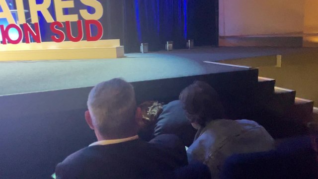 Deux militants de Dernière rénovation pertubent le congrès de maires de la Région Sud