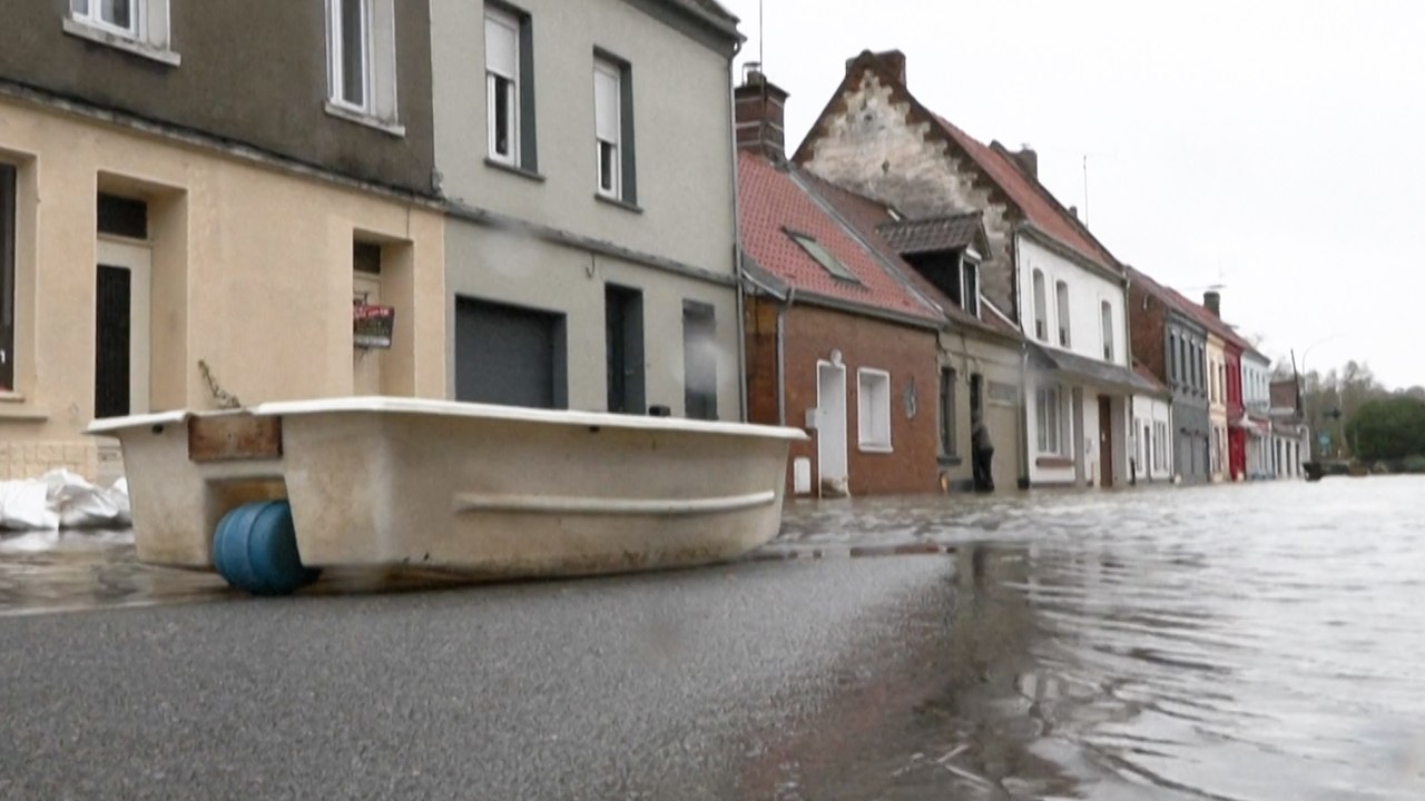 « J'ai plus de 2 m d'eau dans mon jardin » : des habitants démunis face aux interminables inondations du Pas-de-Calais
