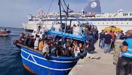 Lampedusa, arrivati 370 migranti: via ai trasferimenti