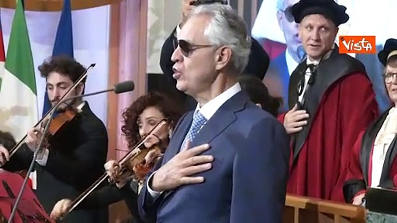 Mattarella alla Federico II di Napoli, Bocelli intona l'inno nazionale