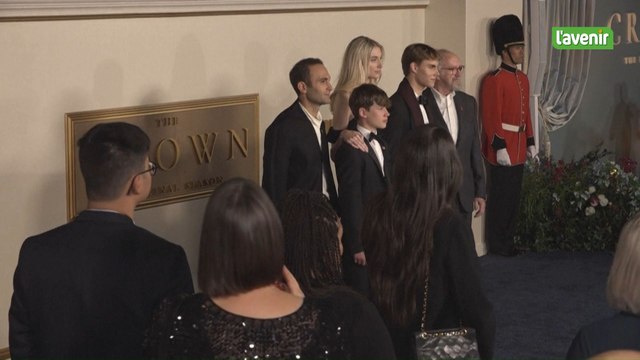 Les acteurs de retour sur le tapis rouge après la grève, pour l’avant-première de “The Crown”