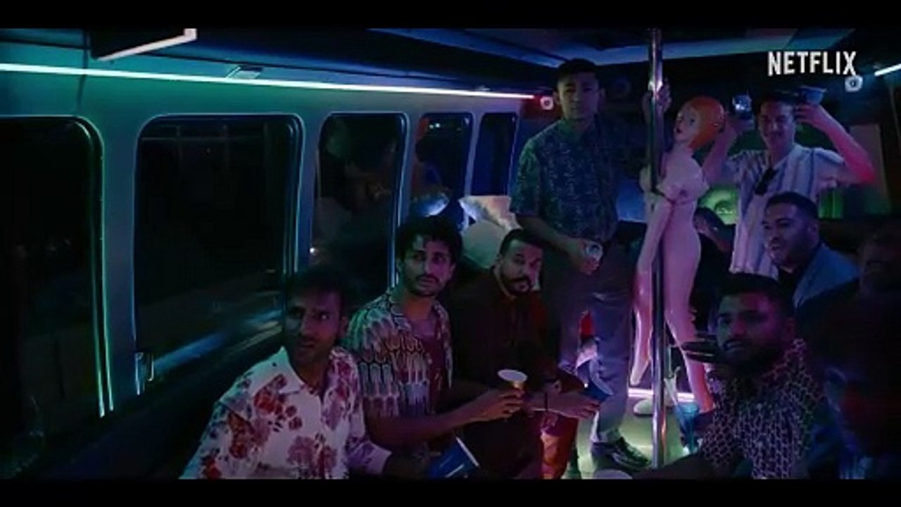 Chargés à bloc - saison 1 EXTRAIT VF "Party bus"