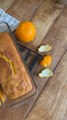 Gâteau d’épluchures d’oranges   Ingrédients :   - Epluchures de 3 oranges bio  - 80g de sucre  - 3 oeufs  - 100g de farine  - 1 sachet de levure chimique
