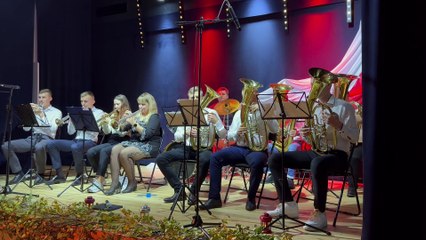 Marsz niepodległościowy i koncert w Ożarowie