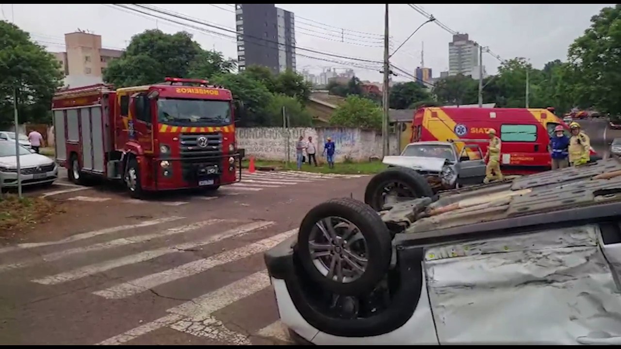 Cansada com tantos acidentes, moradora relembra: "em 40 anos a Rua Rio de Janeiro foi preferencial"