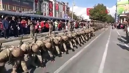 Komandolarımızdan harika 100. Yıl gösterisi