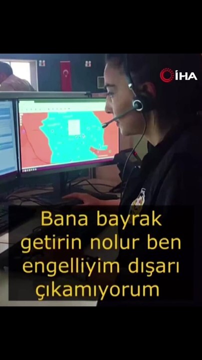 Bayrak isteyen engelli teyzemizin dileğini yerine getiren polis ekipleri 
