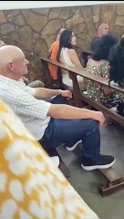 Na hora da missa, mulher flagra marido com amante e igreja vira palco de confusão